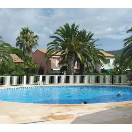 Mazet Avec Piscine Collective Le Lavandou