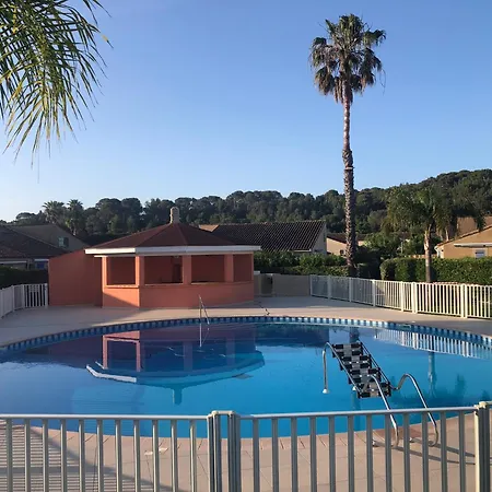 Mazet Avec Piscine Collective