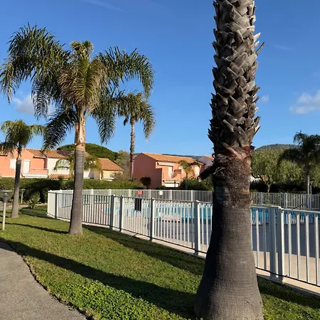 Mazet Avec Piscine Collective Nyaraló *