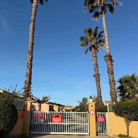 Mazet Avec Piscine Collective Nyaraló *