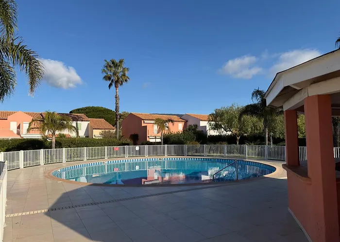 Nyaraló Mazet Avec Piscine Collective Le Lavandou