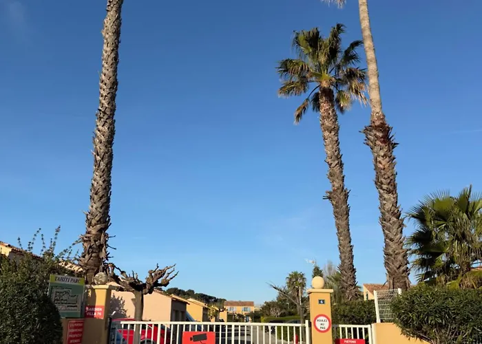 Mazet Avec Piscine Collective Nyaraló *