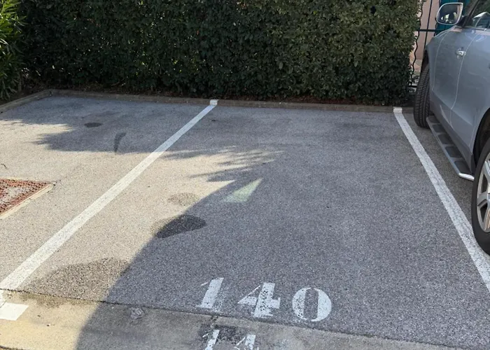 Mazet Avec Piscine Collective Nyaraló